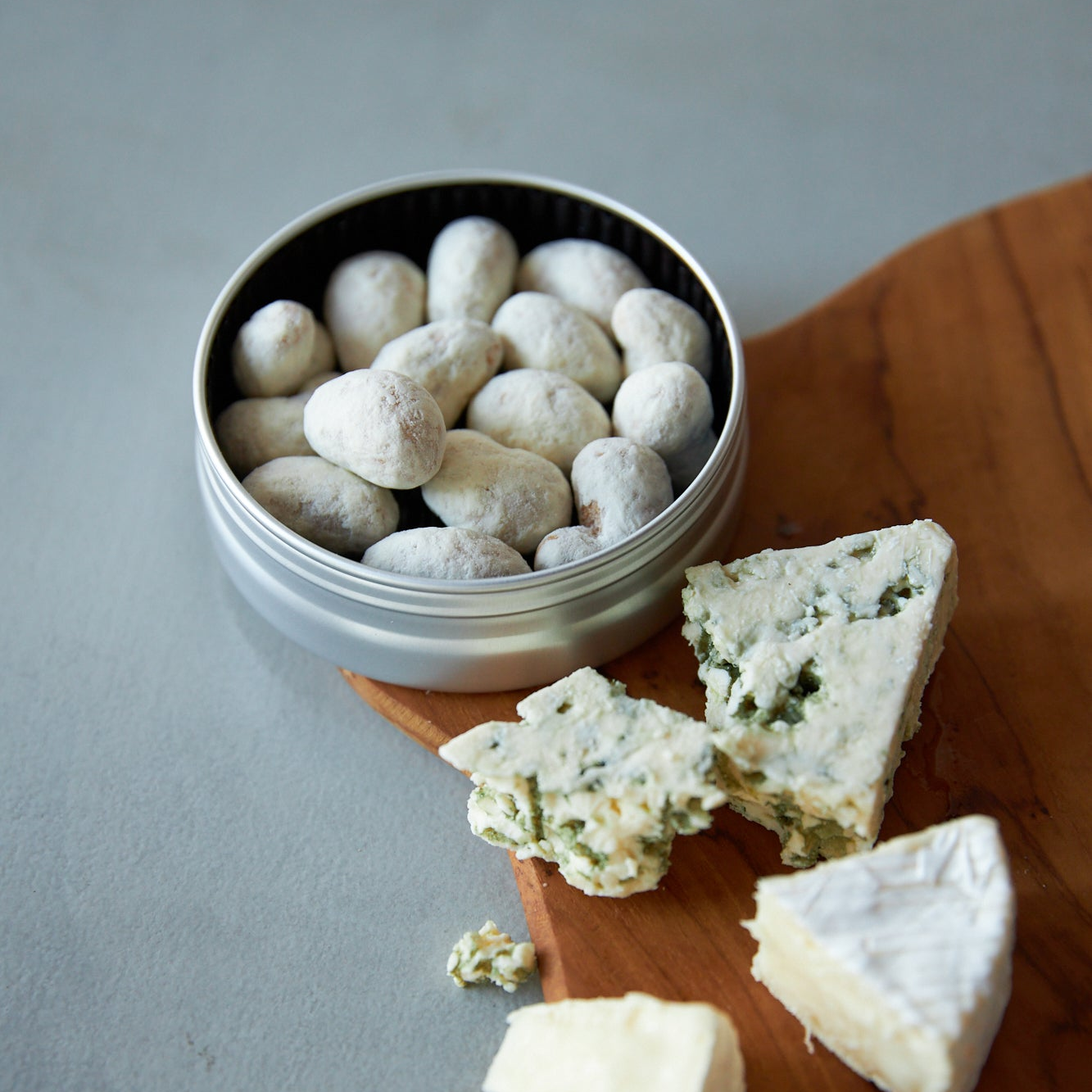 2種のチーズと燻製カシューナッツ