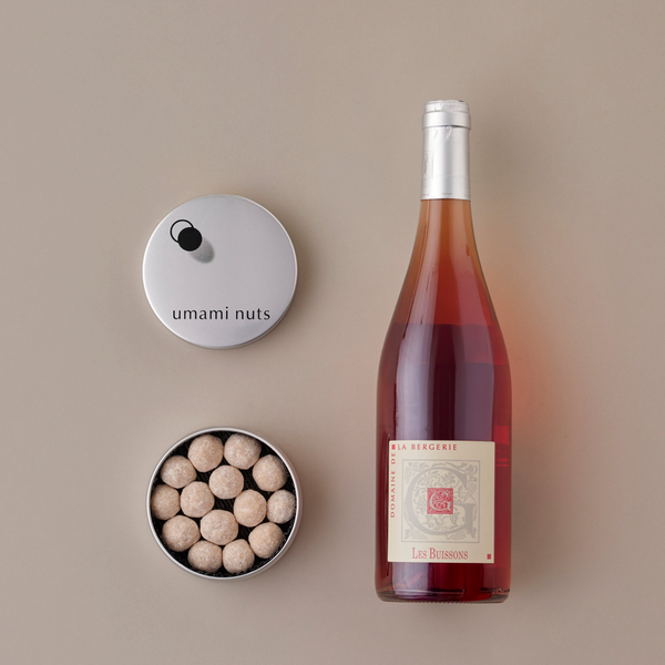 ロゼワインと桜花塩漬けマカダミアナッツ