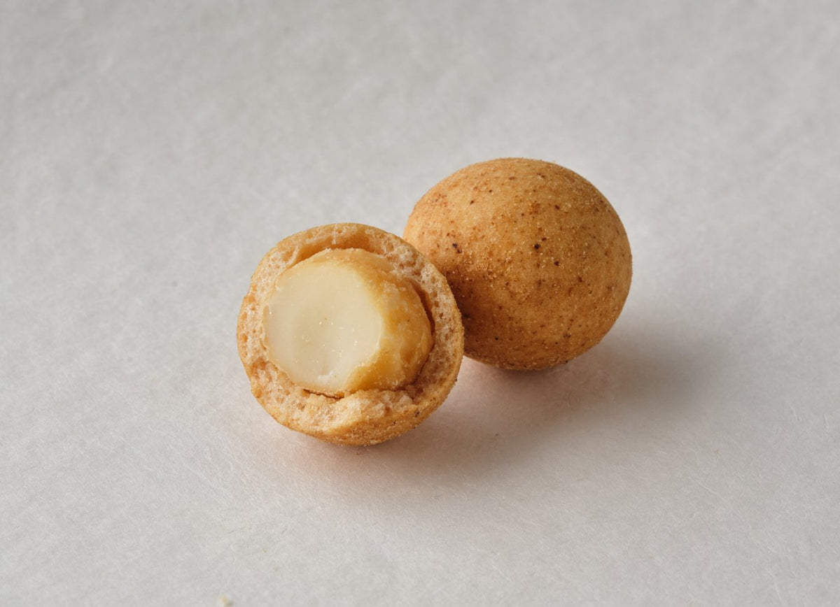 衣を割った豆菓子の断面